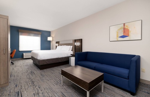 Kingsville Hotel | Holiday Inn Express & Suites Kingsville by IHG