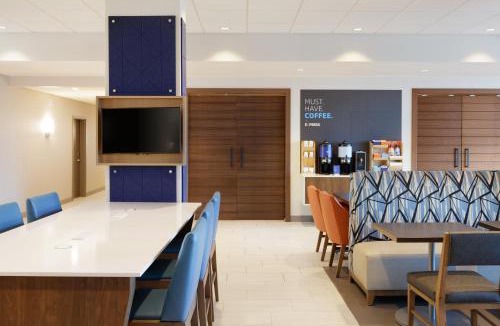 Lexington Hotel | Holiday Inn Express & Suites Lexington South by IHG