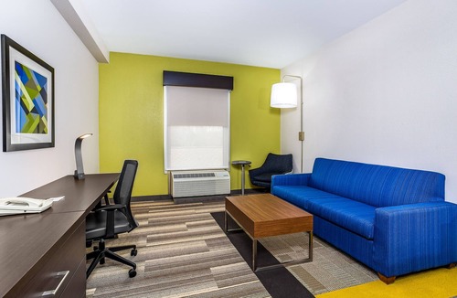 Morristown Hotel | Holiday Inn Express & Suites Morristown by IHG