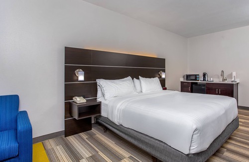 Morristown Hotel | Holiday Inn Express & Suites Morristown by IHG