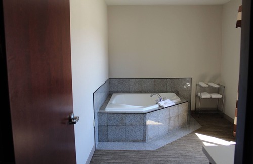 Ponca City Hotel | Holiday Inn Express & Suites Ponca City by IHG