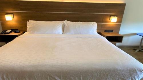 Reidsville Hotel | Holiday Inn Express & Suites Reidsville by IHG