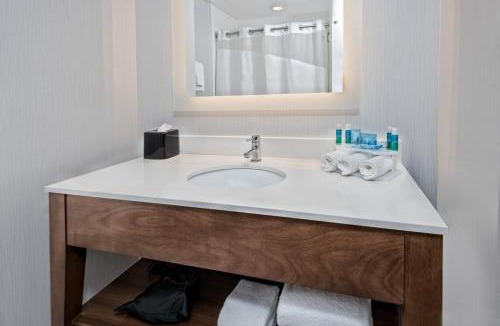 Round Rock Hotel | Holiday Inn Express & Suites Austin - Round Rock Area by IHG