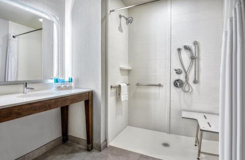 Round Rock Hotel | Holiday Inn Express & Suites Austin - Round Rock Area by IHG