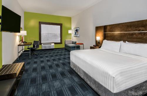 Round Rock Hotel | Holiday Inn Express & Suites Austin - Round Rock Area by IHG