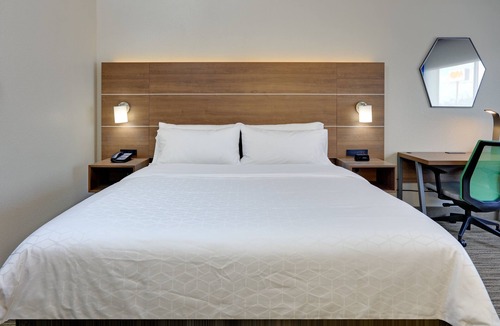 Round Rock Hotel | Holiday Inn Express & Suites Austin Round Rock by IHG