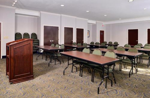 Southside Hotel | Holiday Inn Express & Suites San Antonio South by IHG