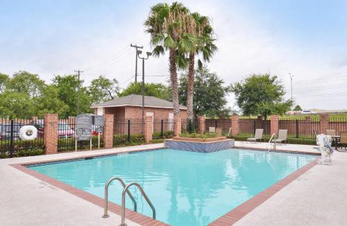 Southside Hotel | Holiday Inn Express & Suites San Antonio South by IHG
