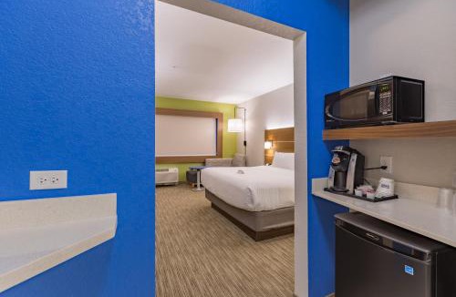 San Marcos Hotel | Holiday Inn Express & Suites - San Marcos South by IHG