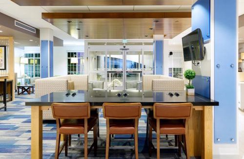 Sturbridge Hotel | Holiday Inn Express & Suites - Sturbridge by IHG