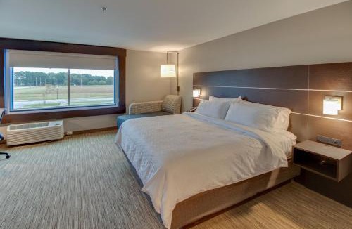 Union City Hotel | Holiday Inn Express & Suites - Union City by IHG