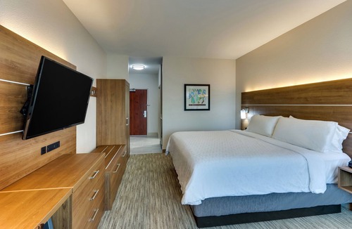 Waxahachie Hotel | Holiday Inn Express & Suites Waxahachie by IHG
