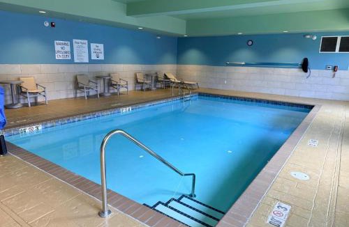 White Hall Hotel | Holiday Inn Express & Suites White Hall by IHG