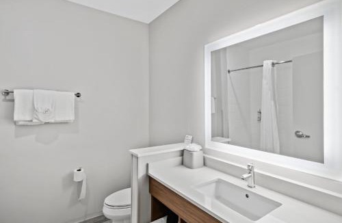 White Hall Hotel | Holiday Inn Express & Suites White Hall by IHG