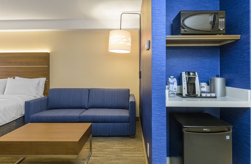 North Bay Hotel | Holiday Inn Express & Suites North Bay by IHG