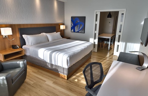 Vaudreuil Hotel | Holiday Inn Express & Suites Vaudreuil by IHG