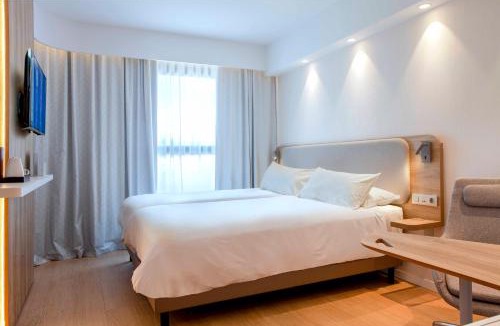 Sabadell Hotel | Holiday Inn Express & Suites Barcelona - Sabadell by IHG