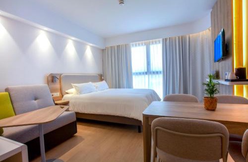 Sabadell Hotel | Holiday Inn Express & Suites Barcelona - Sabadell by IHG