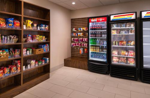 Alamogordo Hotel | Holiday Inn Express & Suites Alamogordo Highway 54/70 by IHG