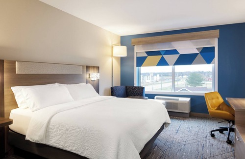 Paw Creek Hotel | Holiday Inn Express & Suites Charlotte North by IHG