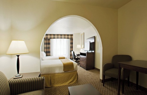 Childress Hotel | Holiday Inn Express & Suites Childress by IHG