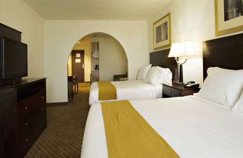 Childress Hotel | Holiday Inn Express & Suites Childress by IHG