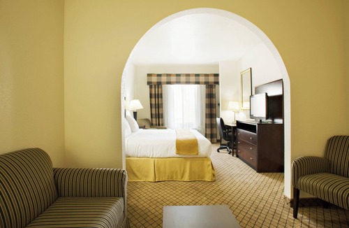 Childress Hotel | Holiday Inn Express & Suites Childress by IHG