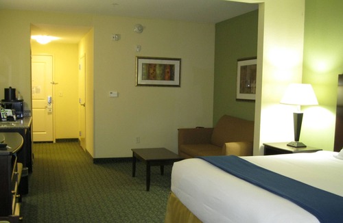 Covington Hotel | Holiday Inn Express & Suites Covington by IHG