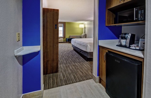 Crossville Hotel | Holiday Inn Express & Suites Crossville by IHG