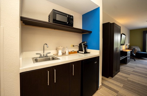 Deer Park Hotel | Holiday Inn Express & Suites Deer Park by IHG