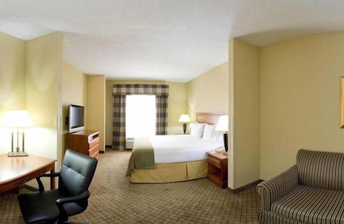 Greenwood Hotel | Holiday Inn Express & Suites - Greenwood by IHG