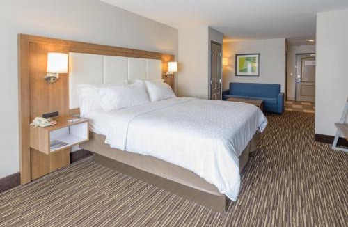 Jamestown Hotel | Holiday Inn Express & Suites Jamestown by IHG