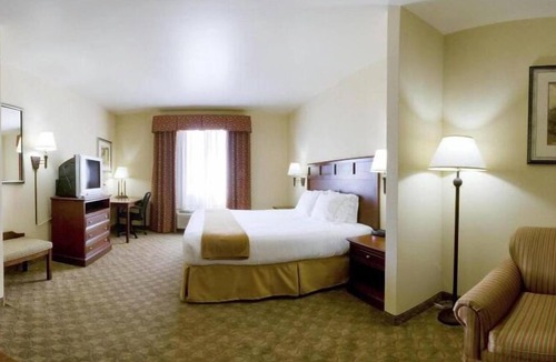 Levelland Hotel | Holiday Inn Express & Suites Levelland by IHG