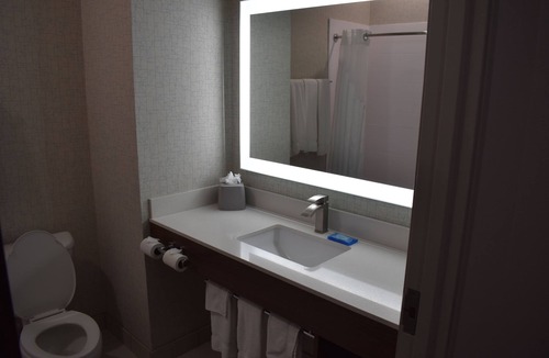 McPherson Hotel | Holiday Inn Express & Suites McPherson by IHG