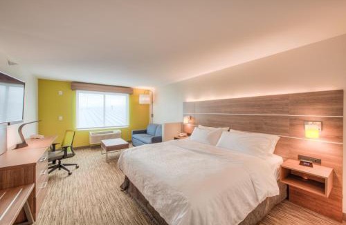 Remington Hotel | Holiday Inn Express & Suites - Remington by IHG