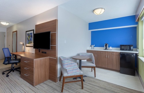 Scottsburg Hotel | Holiday Inn Express & Suites Scottsburg by IHG
