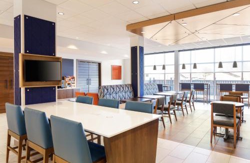 Sheridan Hotel | Holiday Inn Express & Suites Sheridan South by IHG