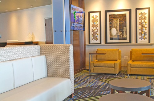 St. Louis Hotel | Holiday Inn Express & Suites St. Louis South - I-55 by IHG