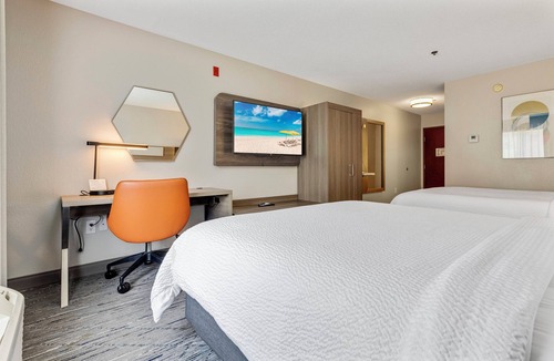 Starkville Hotel | Holiday Inn Express & Suites Starkville by IHG