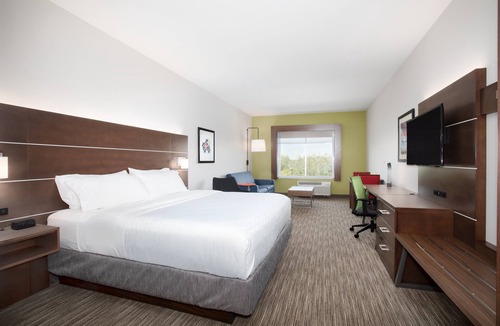 Sterling Hotel | Holiday Inn Express & Suites Sterling by IHG