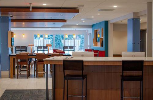Amherst Hotel | Holiday Inn Express & Suites Tonawanda - Buffalo Area by IHG