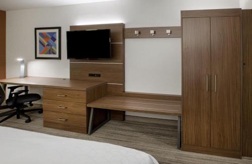 Waxahachie Hotel | Holiday Inn Express & Suites Waxahachie by IHG