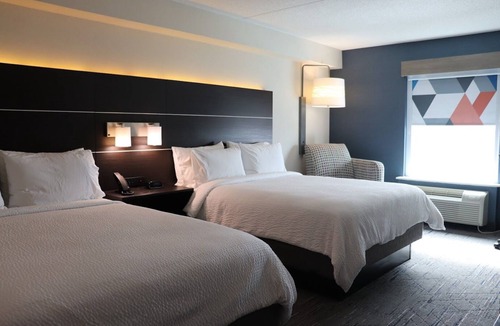 Airport Road Business Centre Hotel | Holiday Inn Express & Suites Brampton by IHG