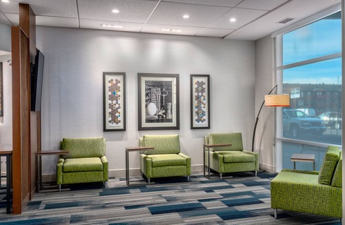 Brandon Hotel | Holiday Inn Express & Suites Brandon by IHG