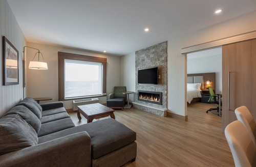 Moncton Hotel | Holiday Inn Express & Suites Moncton by IHG