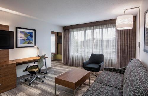 Saskatoon Downtown Hotel | Holiday Inn Express & Suites Saskatoon Centre by IHG