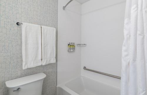 Saskatoon Downtown Hotel | Holiday Inn Express & Suites Saskatoon Centre by IHG