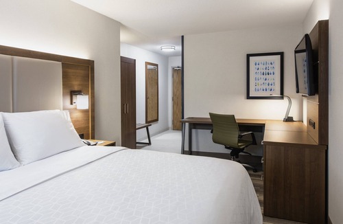 Saskatoon Downtown Hotel | Holiday Inn Express & Suites Saskatoon Centre by IHG