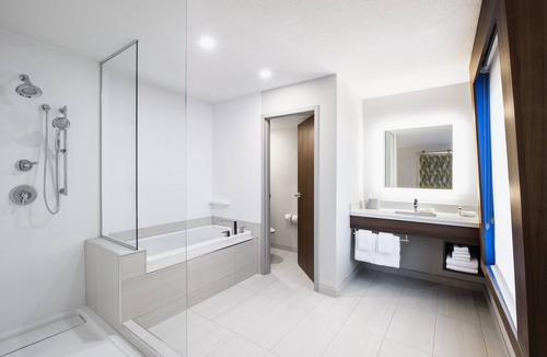 Saskatoon Downtown Hotel | Holiday Inn Express & Suites Saskatoon Centre by IHG