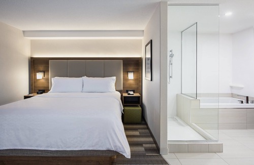Saskatoon Downtown Hotel | Holiday Inn Express & Suites Saskatoon Centre by IHG